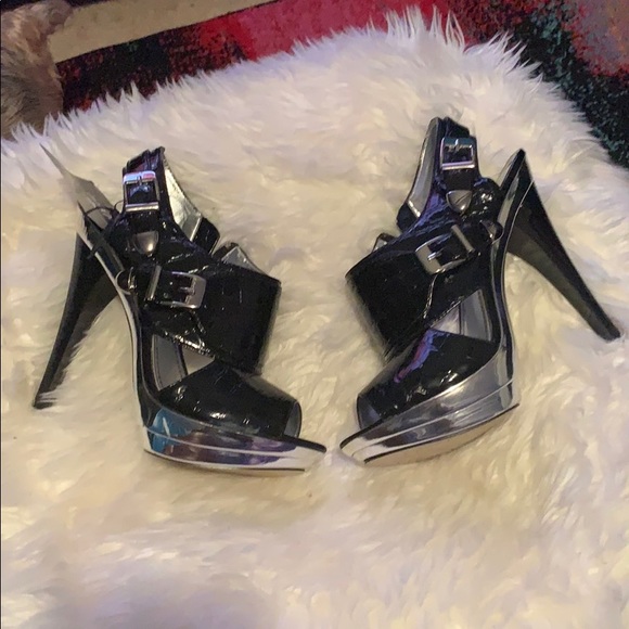 Black Pumps - Picture 2 of 5